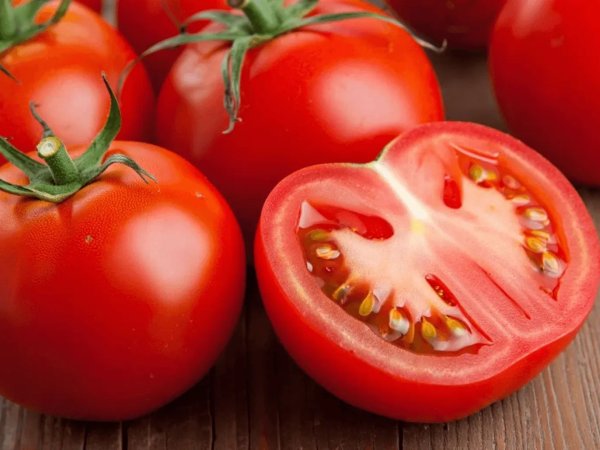 Ces 7 erreurs que tout le monde fait avec les tomates en été (et comment les éviter)