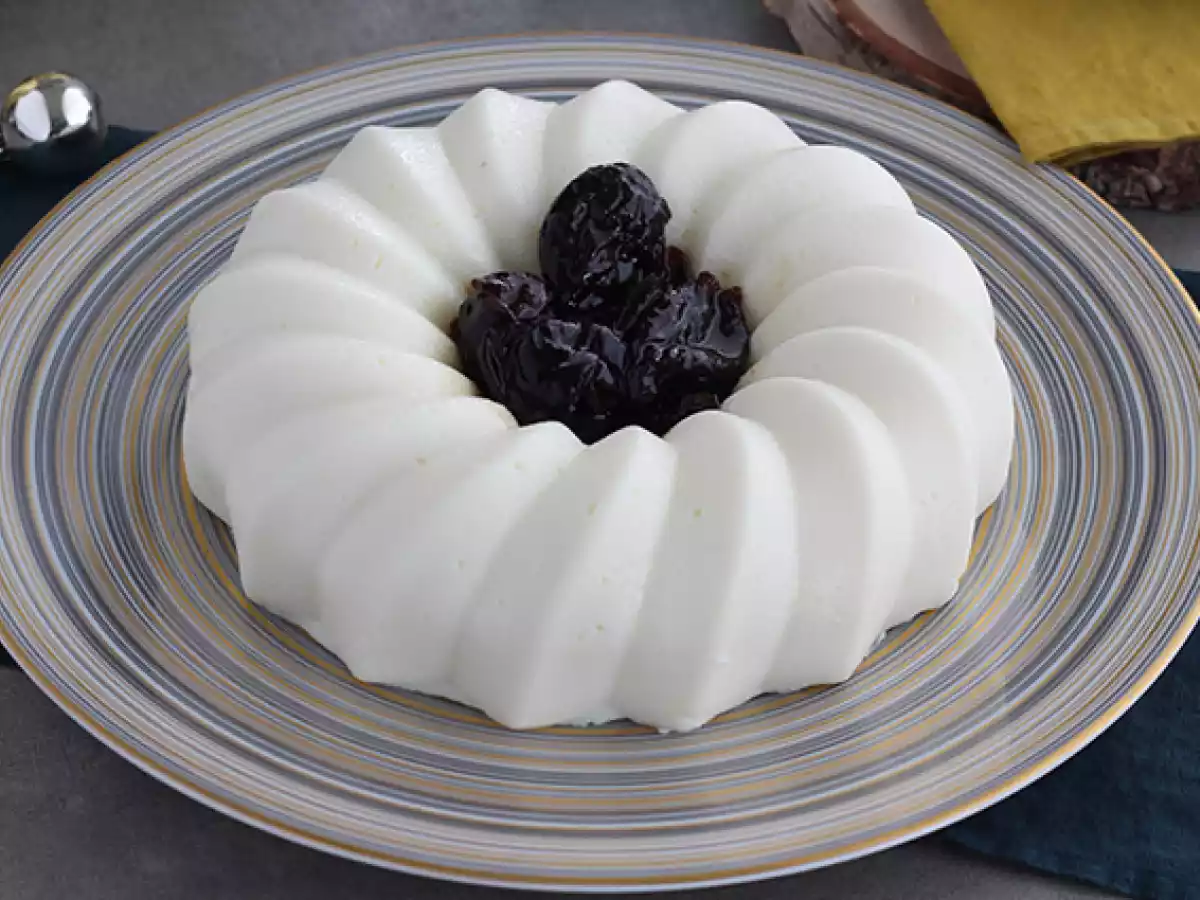 Blanc manger coco et coulis de pruneaux - photo 2