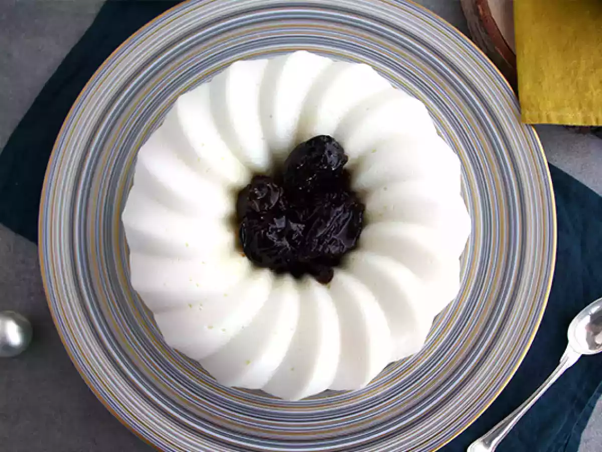 Blanc manger coco et coulis de pruneaux - photo 4