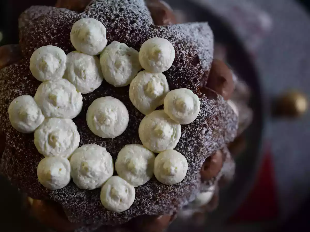 Brioche Pandoro farcie à la crème de Nutella et à la crème vanille en forme de sapin de Noël - photo 8
