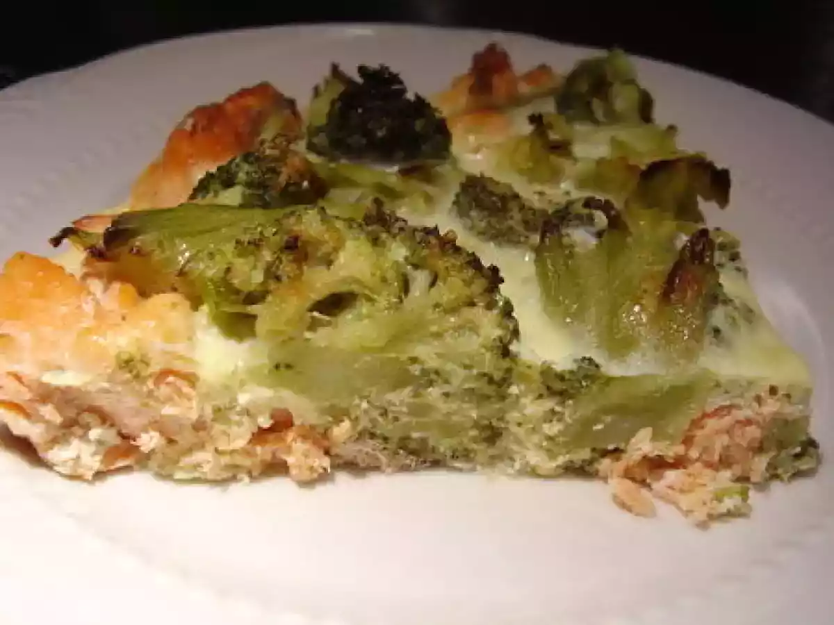 Quiche sans pâte saumon-brocoli.